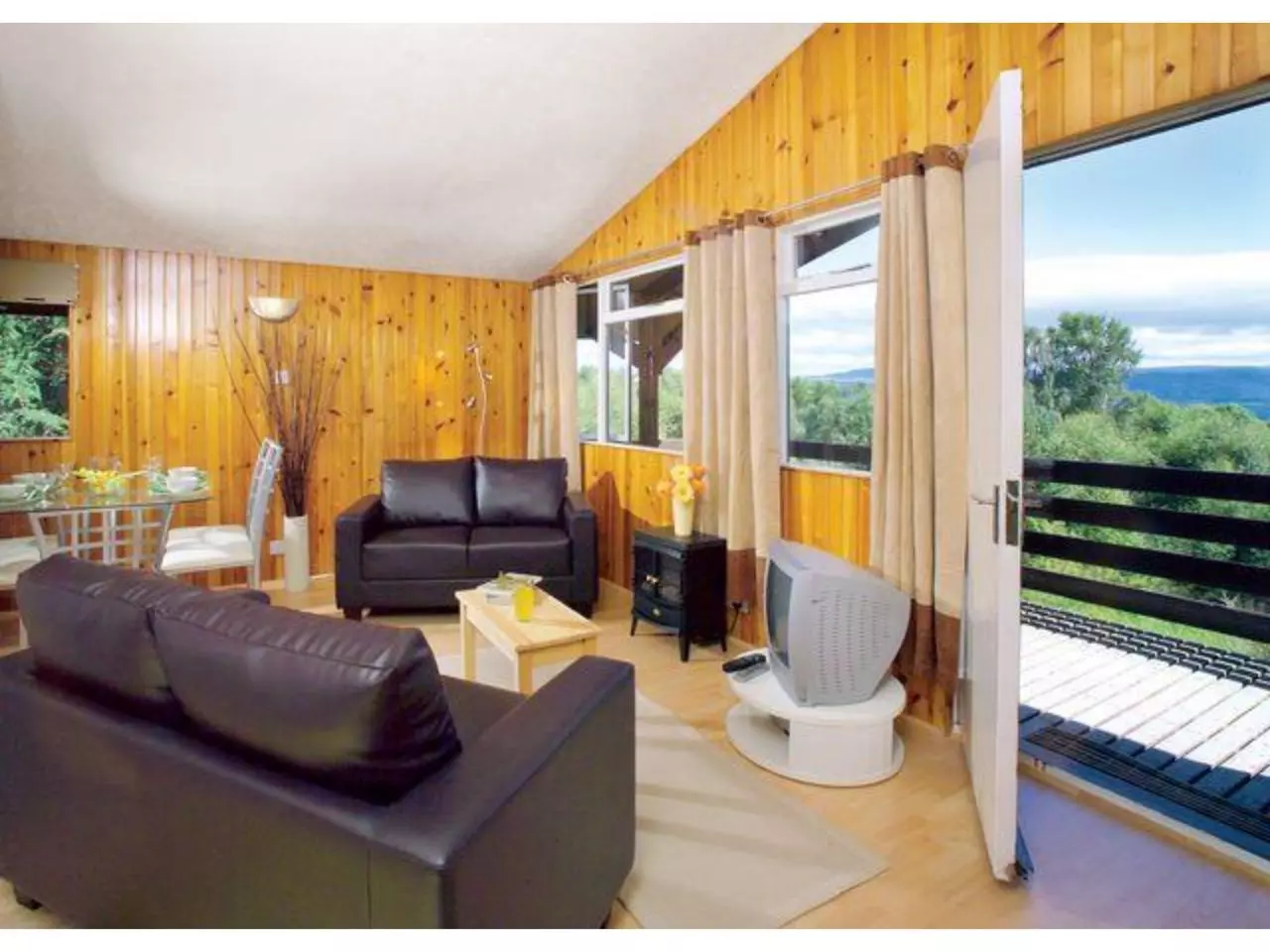 Page 3 of 8, Ancarraig Lodges