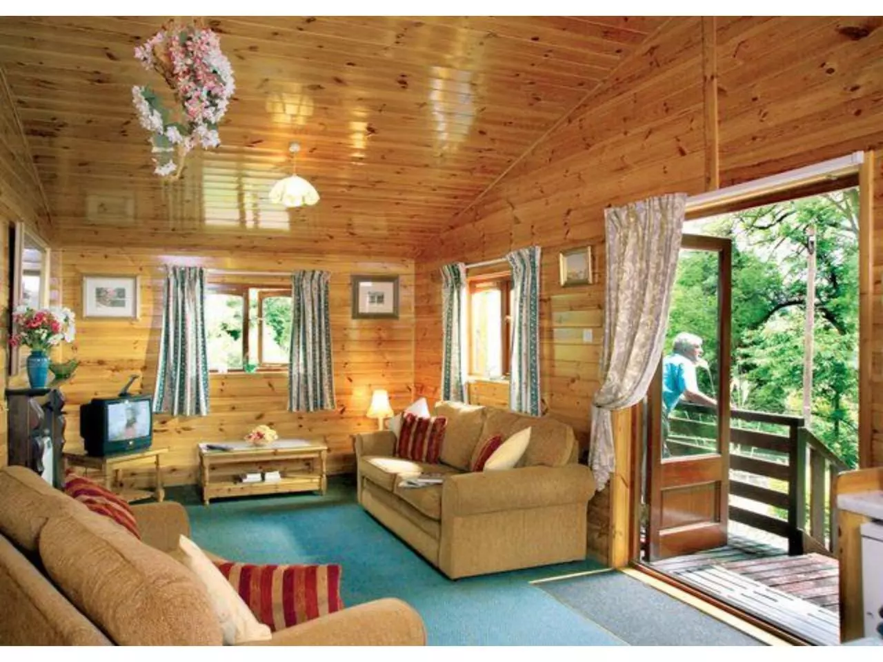 Page 2 of 4, Hideaway Lodges