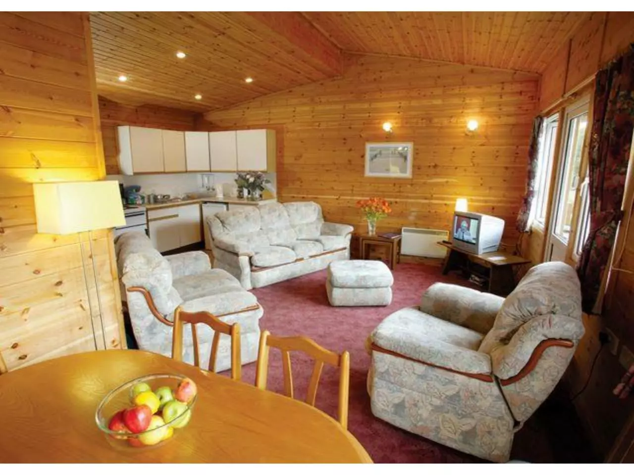 Page 2 of 7, Killin Highland Lodges