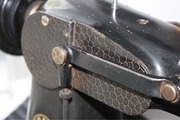 Page 3, Pfaff 130 knee or treadle presser foot lifter
