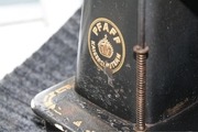Page 4, Pfaff 130 knee or treadle presser foot lifter